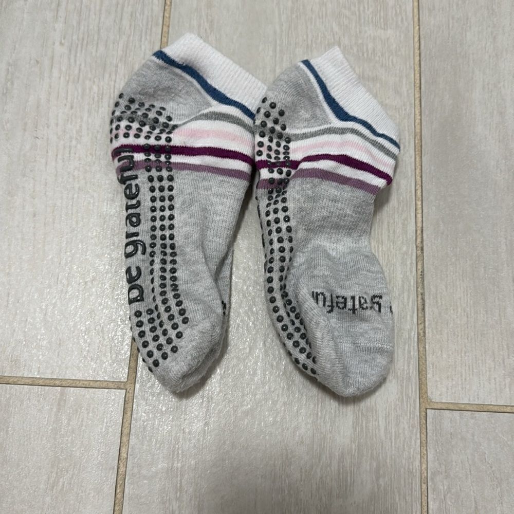 New Pilates grip socks OS - Picture 2 of 2